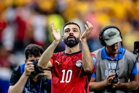 "العالم بأسره يكرهنا".. المراسل الصهيوني يبرر خجله من إعلان جنسيته لصلاح ويهاجم دولة الاحتلال(فيديو)